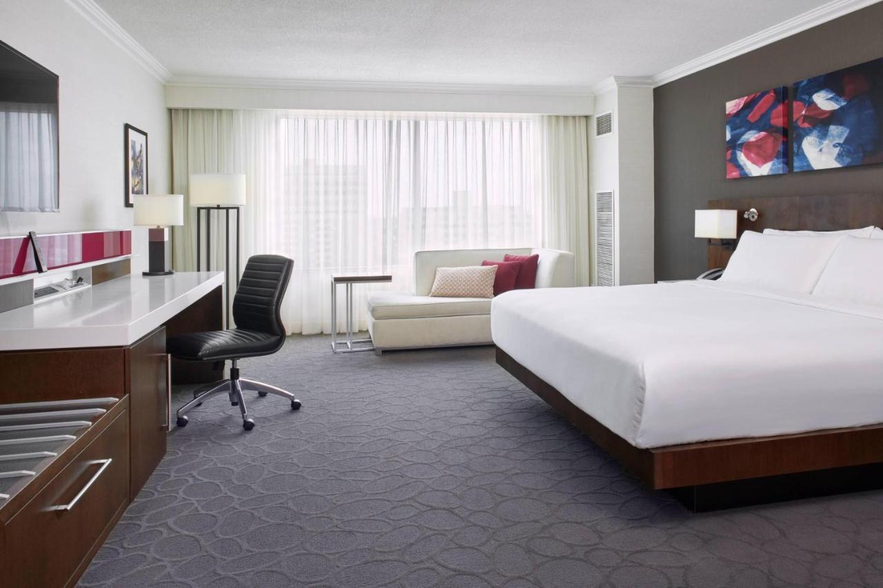 Delta Hotels By Marriott London Armouries Bagian luar foto