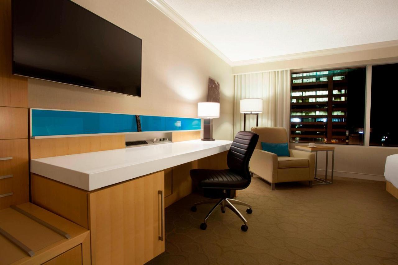 Delta Hotels By Marriott London Armouries Bagian luar foto