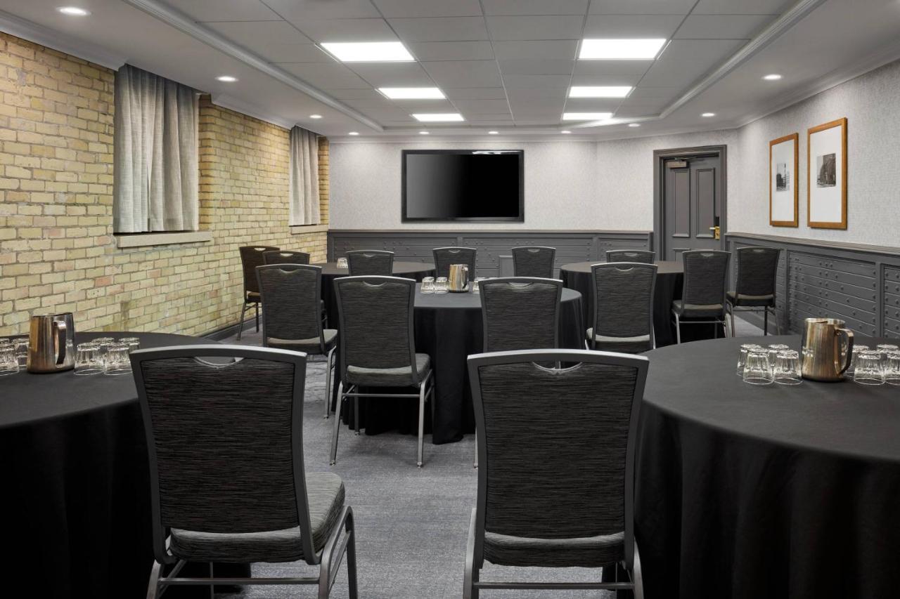 Delta Hotels By Marriott London Armouries Bagian luar foto