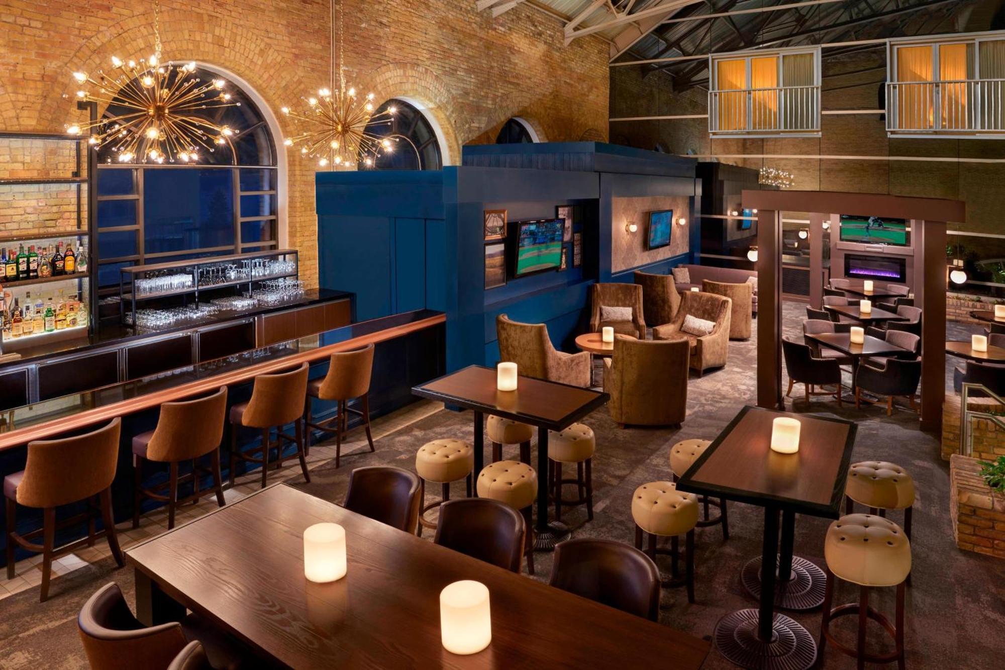 Delta Hotels By Marriott London Armouries Bagian luar foto