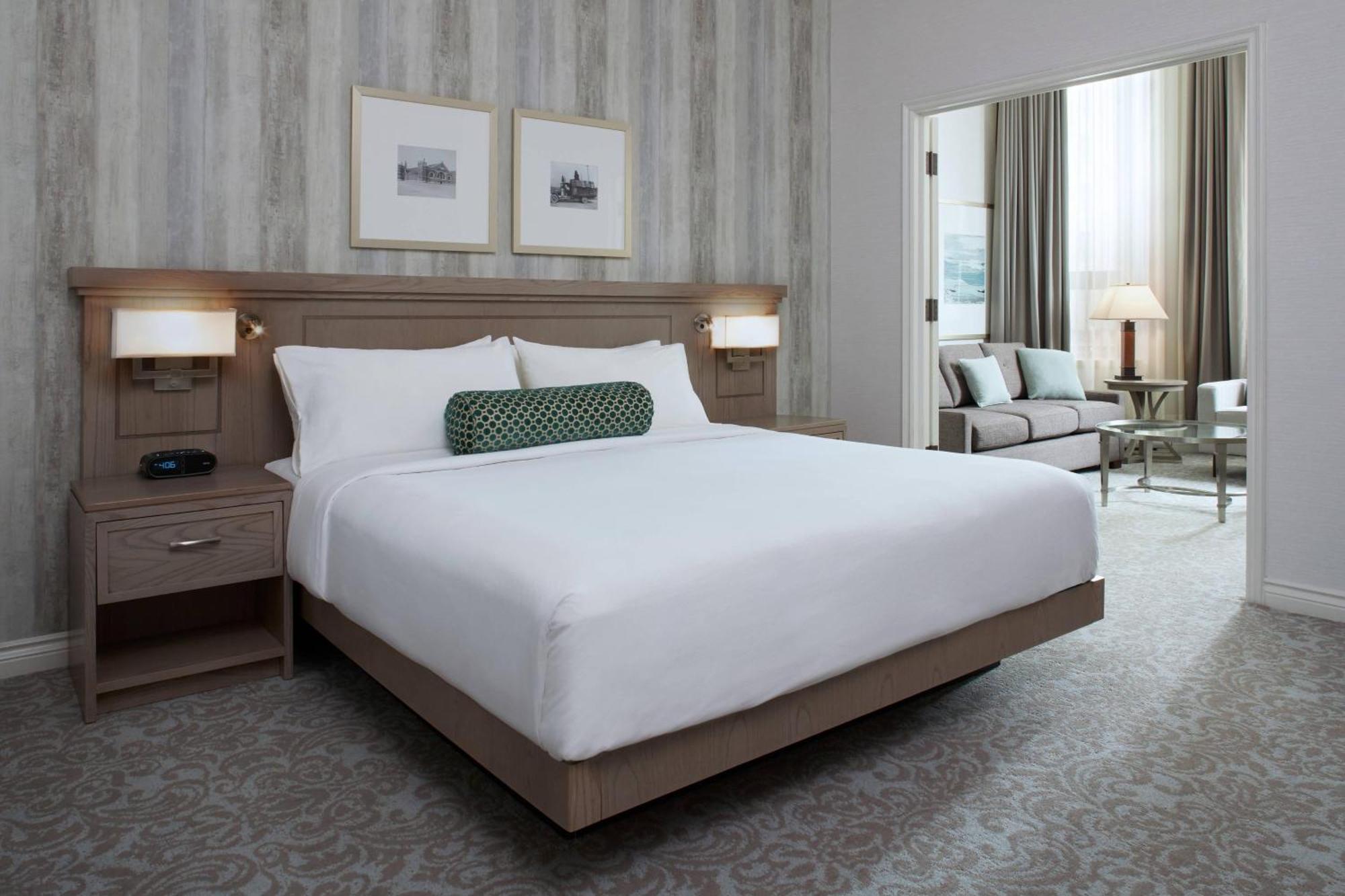 Delta Hotels By Marriott London Armouries Bagian luar foto