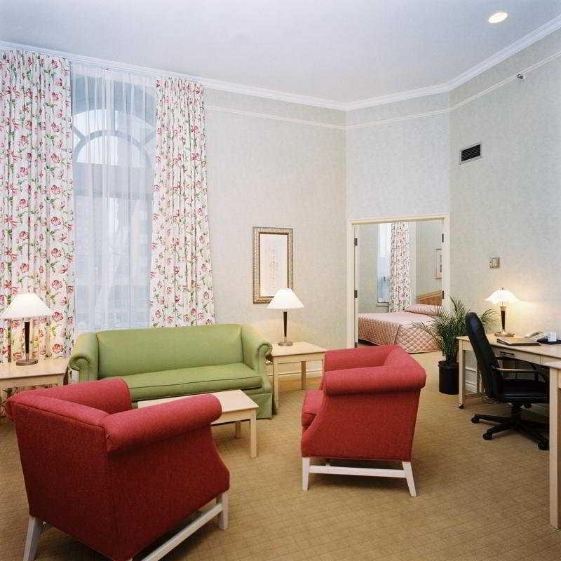 Delta Hotels By Marriott London Armouries Ruang foto