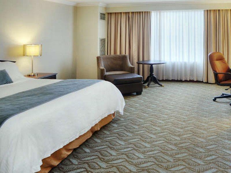 Delta Hotels By Marriott London Armouries Bagian luar foto