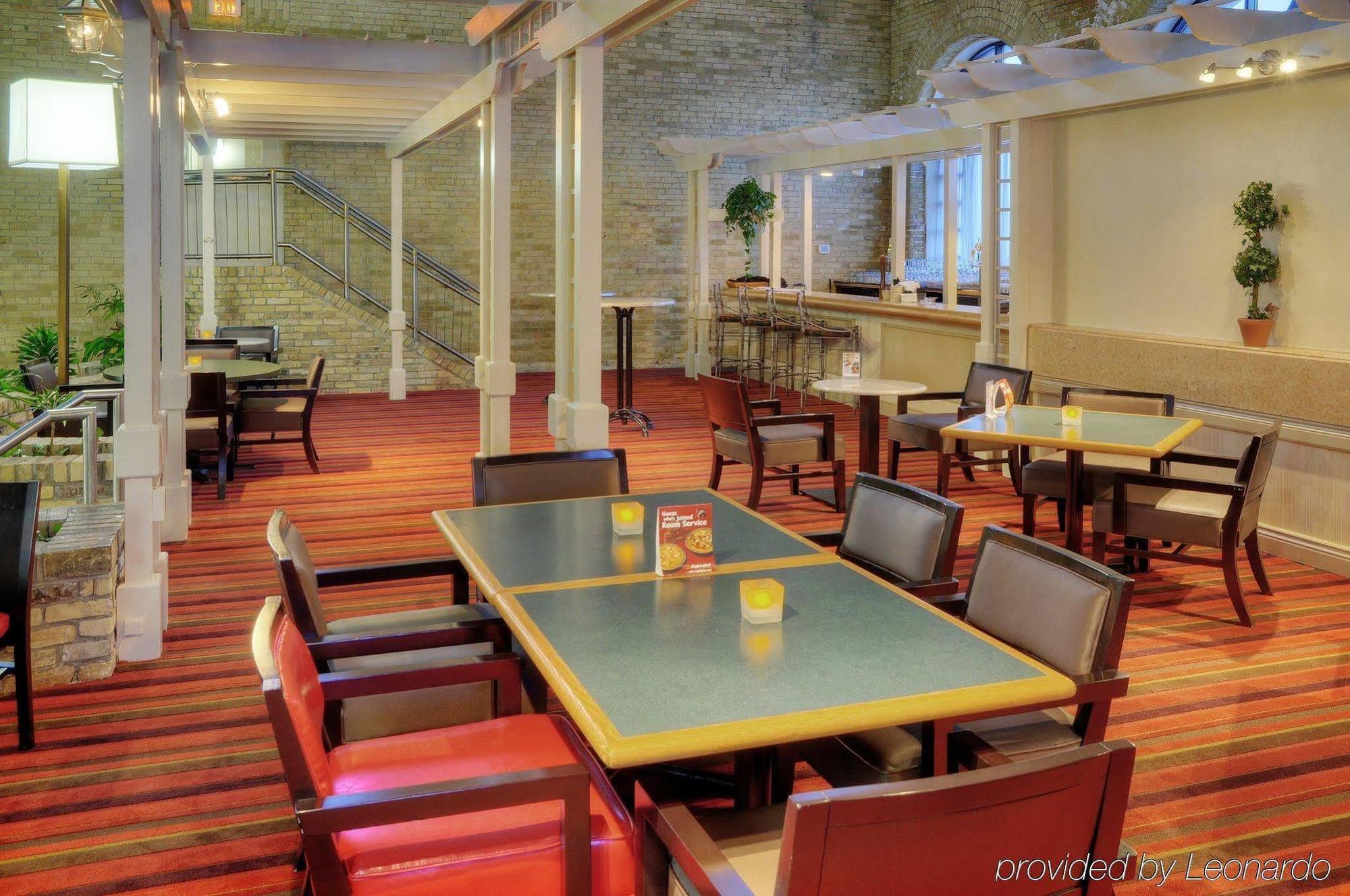 Delta Hotels By Marriott London Armouries Restoran foto
