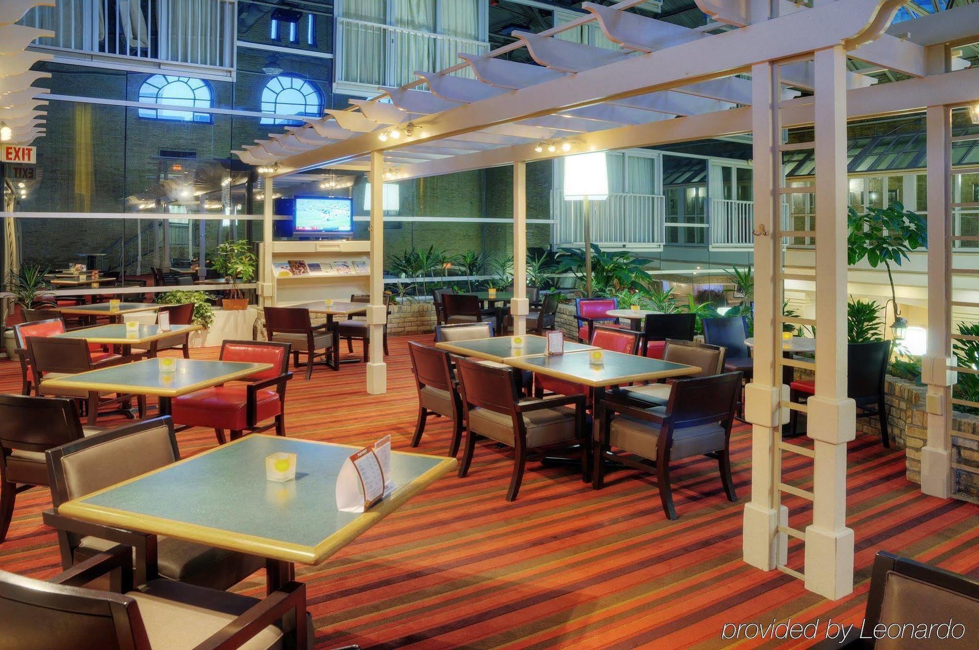 Delta Hotels By Marriott London Armouries Restoran foto